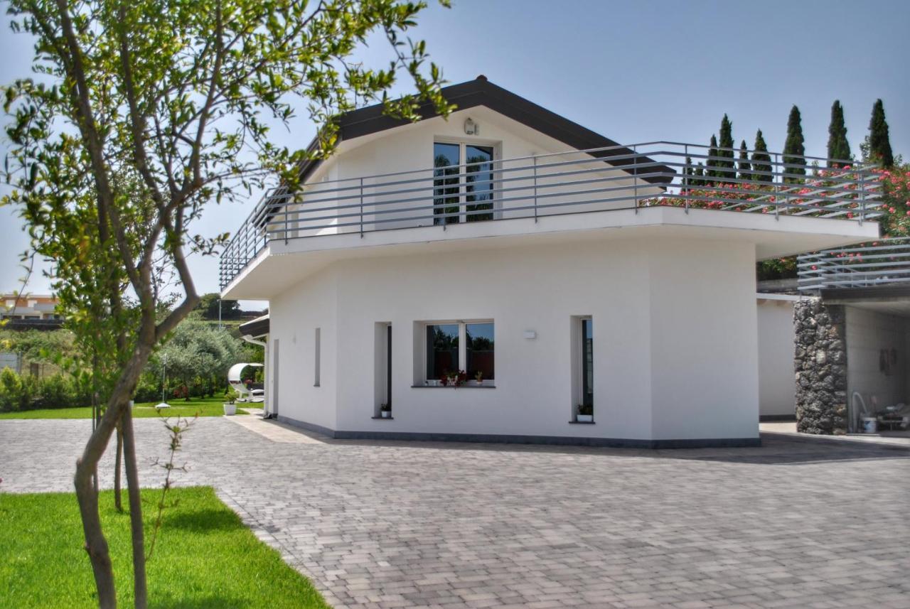 Villa Dedalisa By Holidayngo Acireale Exterior photo