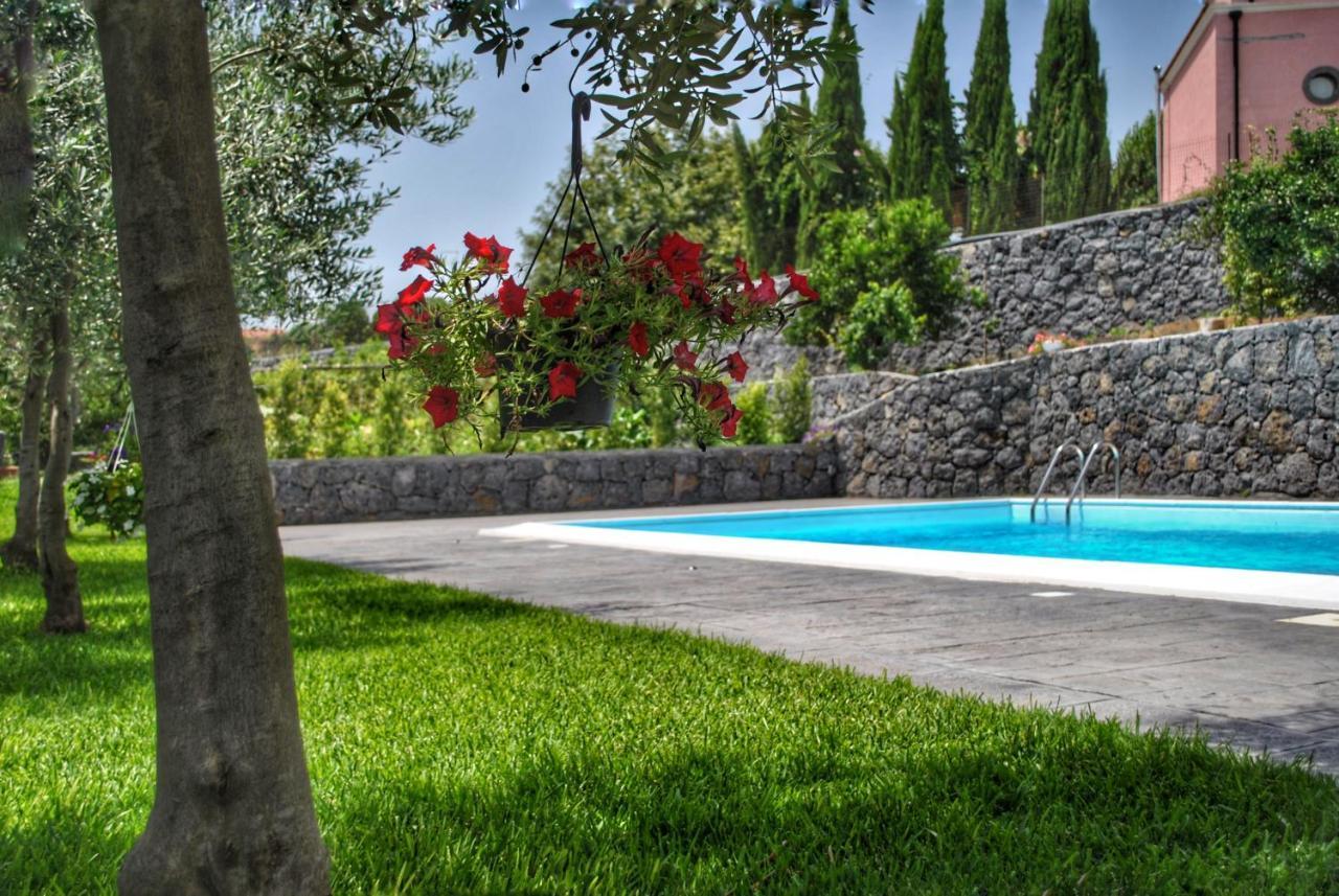 Villa Dedalisa By Holidayngo Acireale Exterior photo